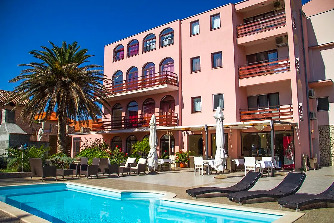 Hotel Stari Dvor Ugljan 3*,